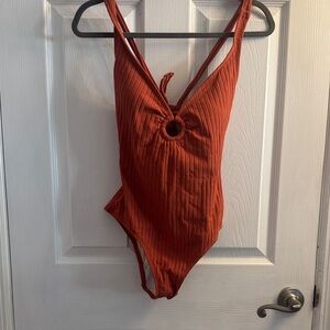 Kona sol burnt orange one piece bathing suit. Size M. Fun tie in the back.
